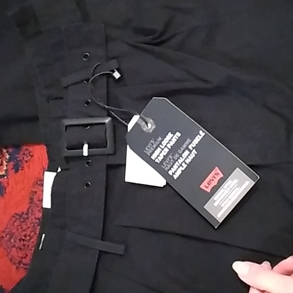 Levi's High Loose Taper Pants - Picture 4 of 6